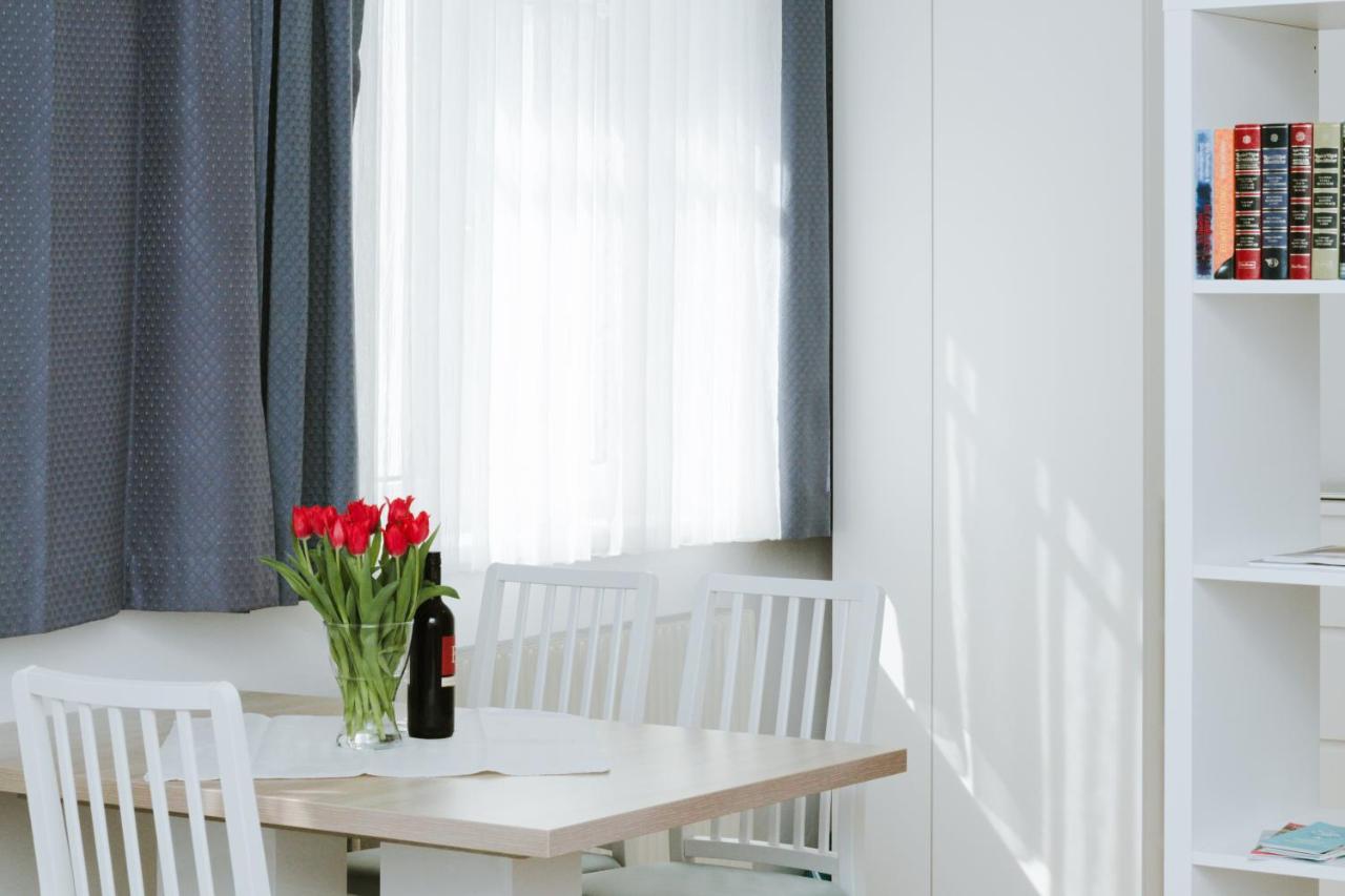 Ferienwohnung in der Fußgängerzone Gartenblick - Studio Apartment Eisenstadt Exterior foto